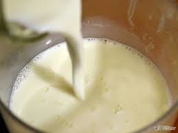 3  agregar la leche entera de vaca.